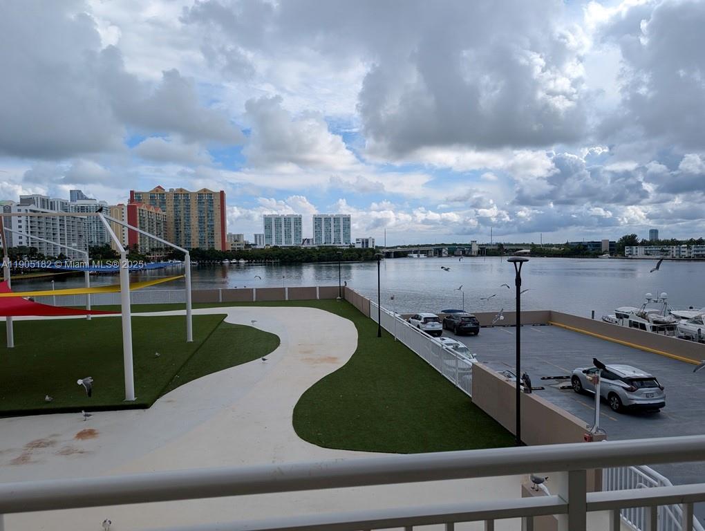 Подробнее 317 2 / 2 1544 кв.футов $ 2025-10-30 0 Фото