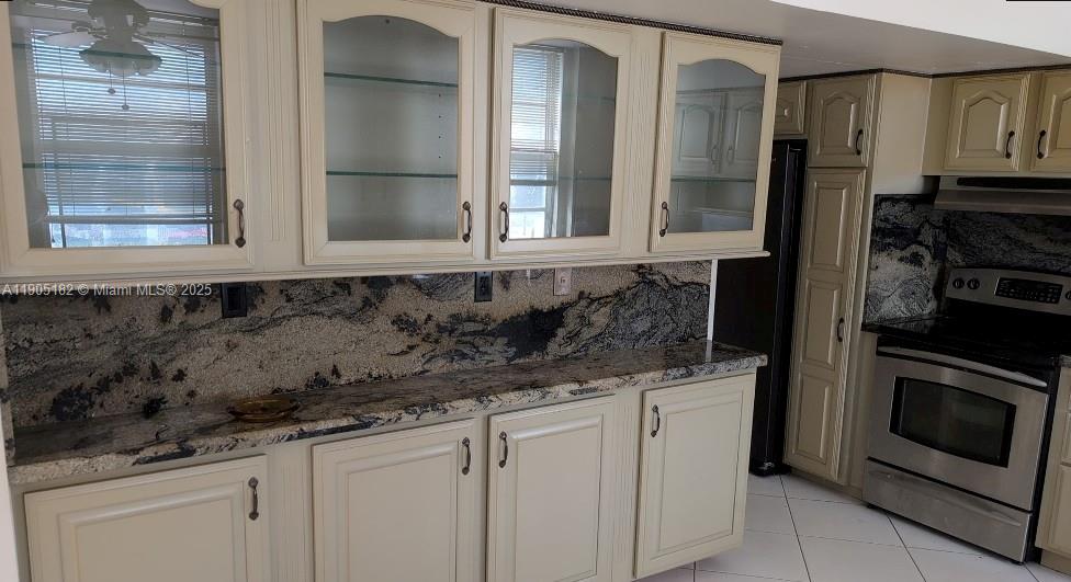 Подробнее 317 2 / 2 1544 кв.футов $ 2025-10-30 0 Фото