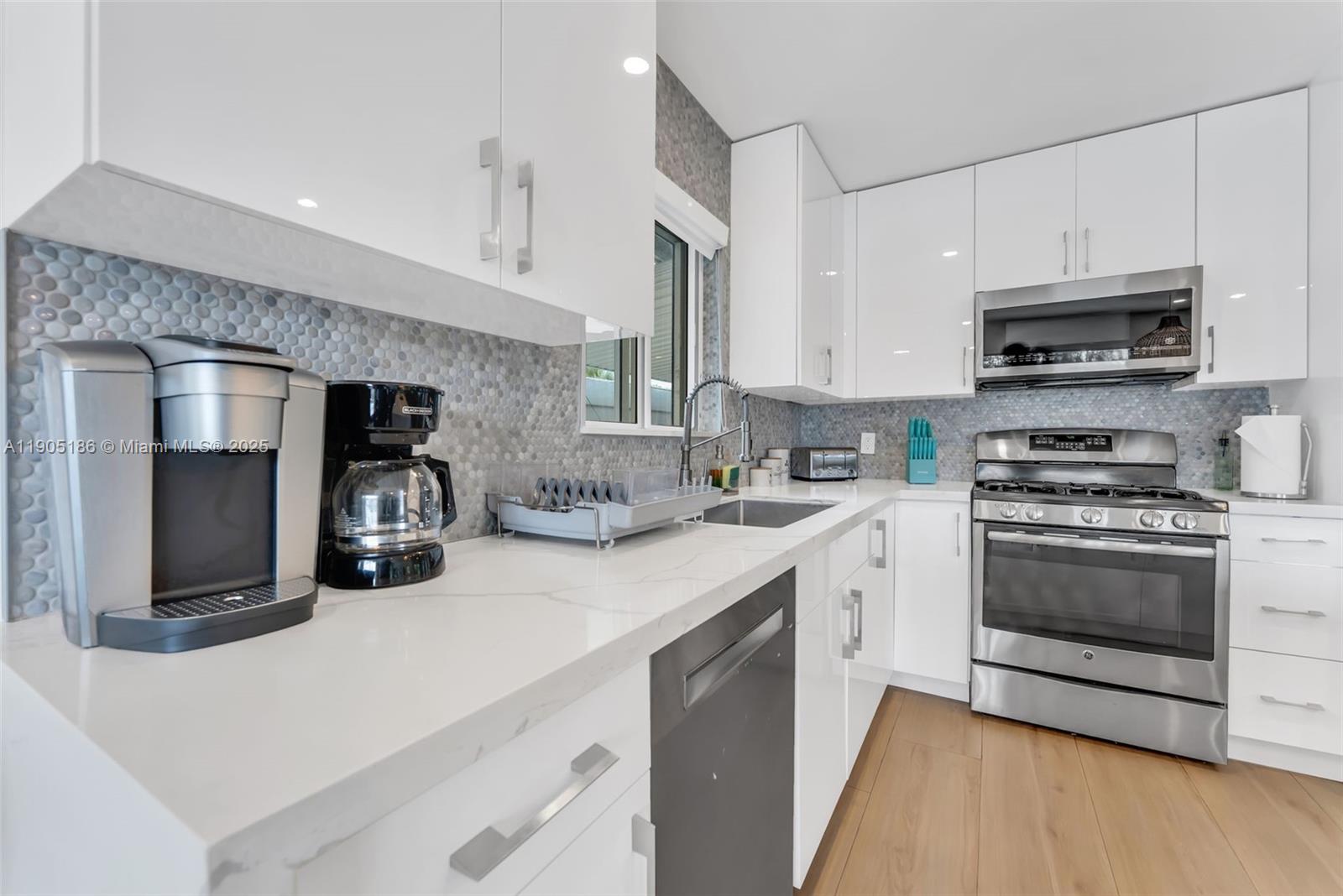   /  2266 sq. ft. $ 2025-10-30 0 Photo