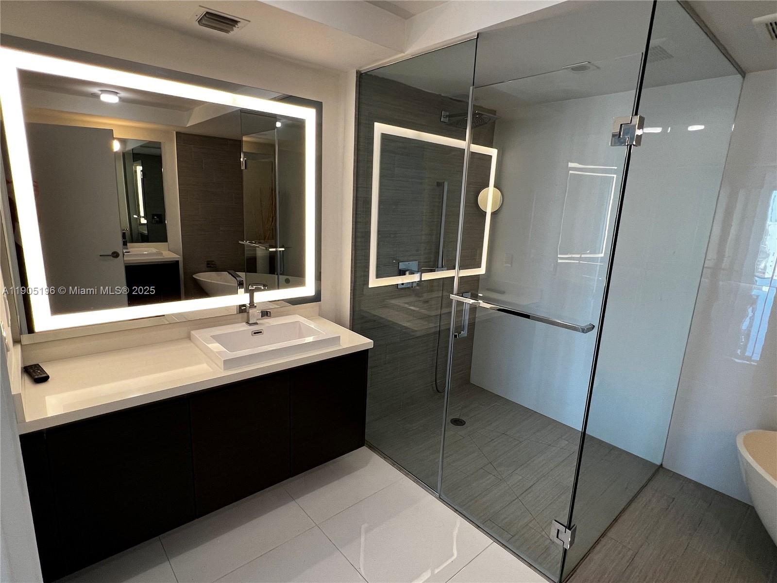 See details 4-901 3 / 4 1892 sq. ft. $ 2025-10-30 0 Photo