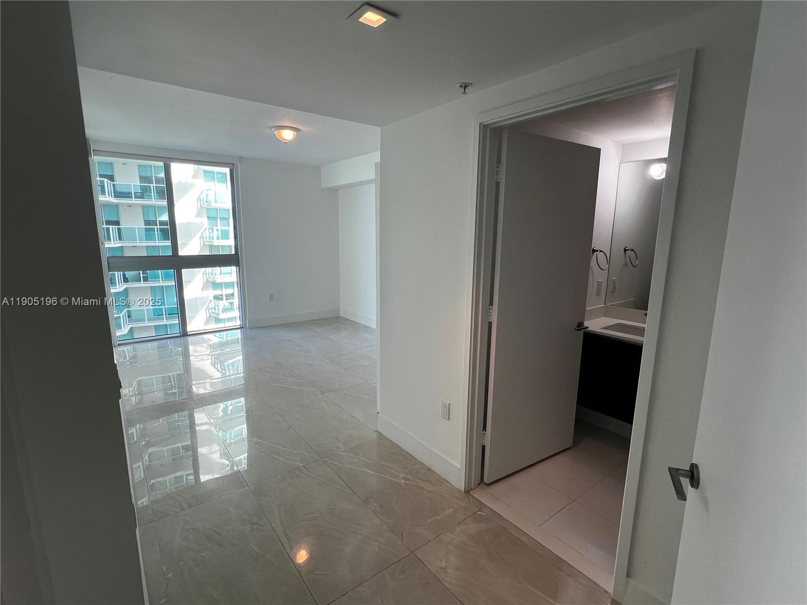 See details 4-901 3 / 4 1892 sq. ft. $ 2025-10-30 0 Photo