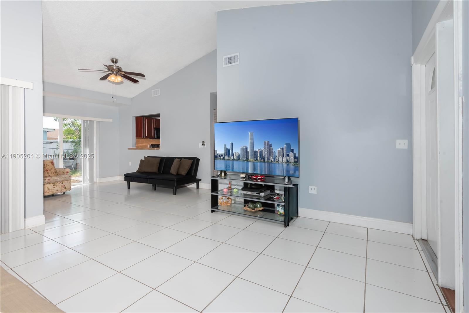 20561 3 / 2 1367 sq. ft. $ 2025-10-30 0 Photo