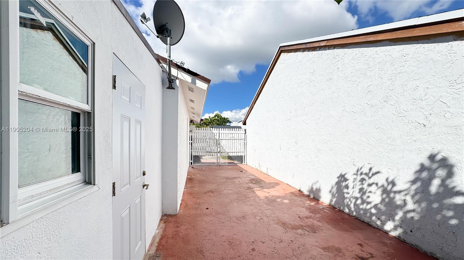 20561 3 / 2 1367 sq. ft. $ 2025-10-30 0 Photo