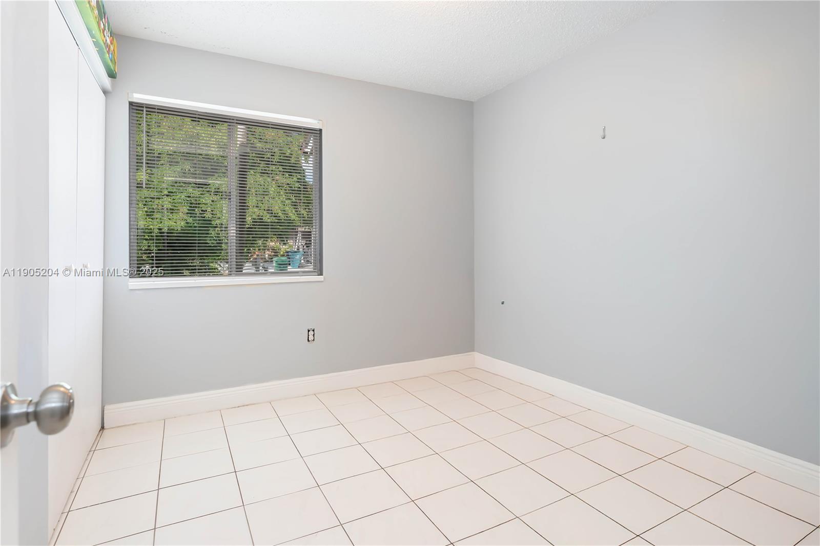 20561 3 / 2 1367 sq. ft. $ 2025-10-30 0 Photo