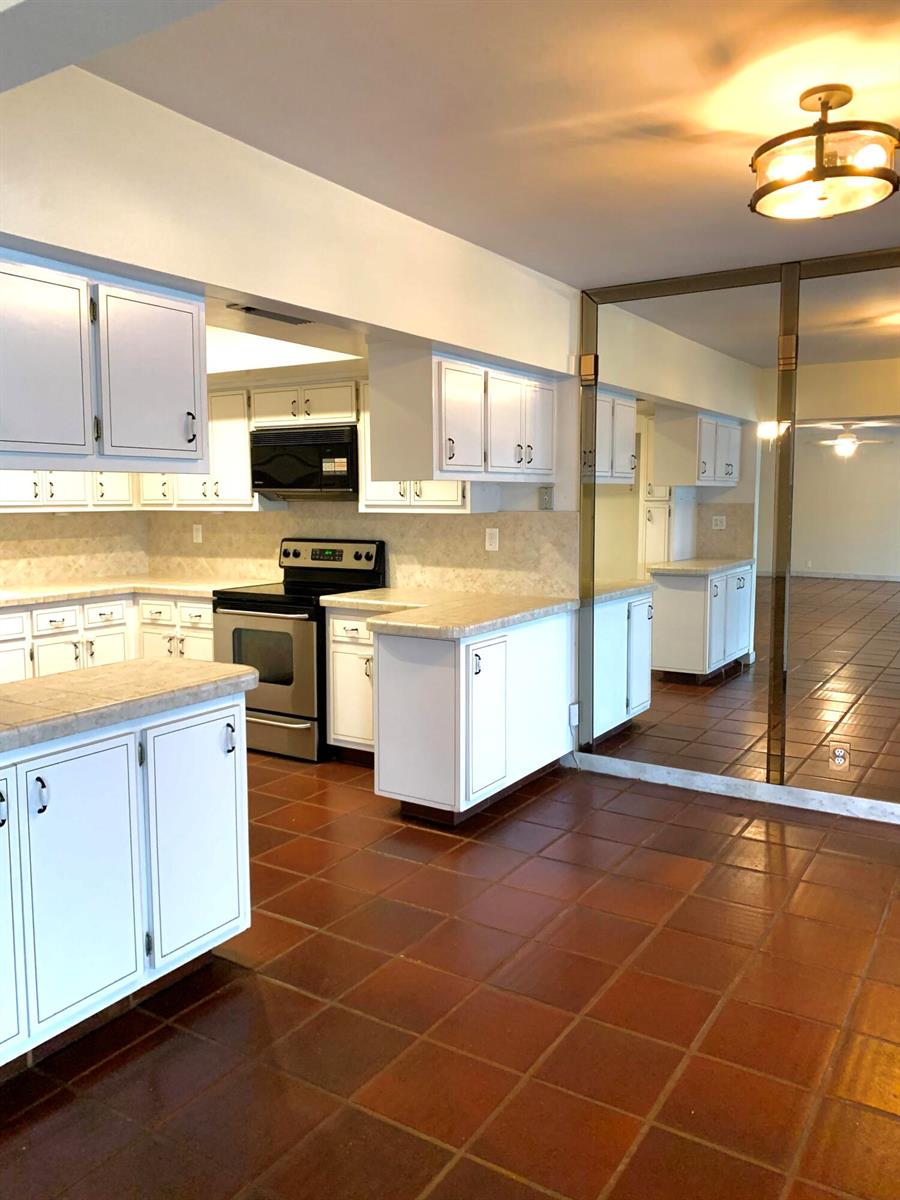   / 6 6390 sq. ft. $ 2026-01-19 0 foto
