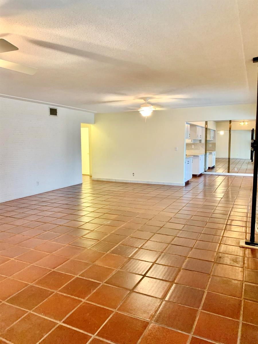   / 6 6390 sq. ft. $ 2026-01-19 0 foto
