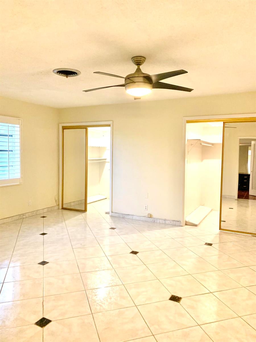   / 6 6390 sq. ft. $ 2026-01-19 0 foto