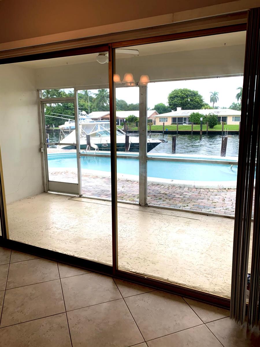   / 6 6390 sq. ft. $ 2026-01-19 0 foto