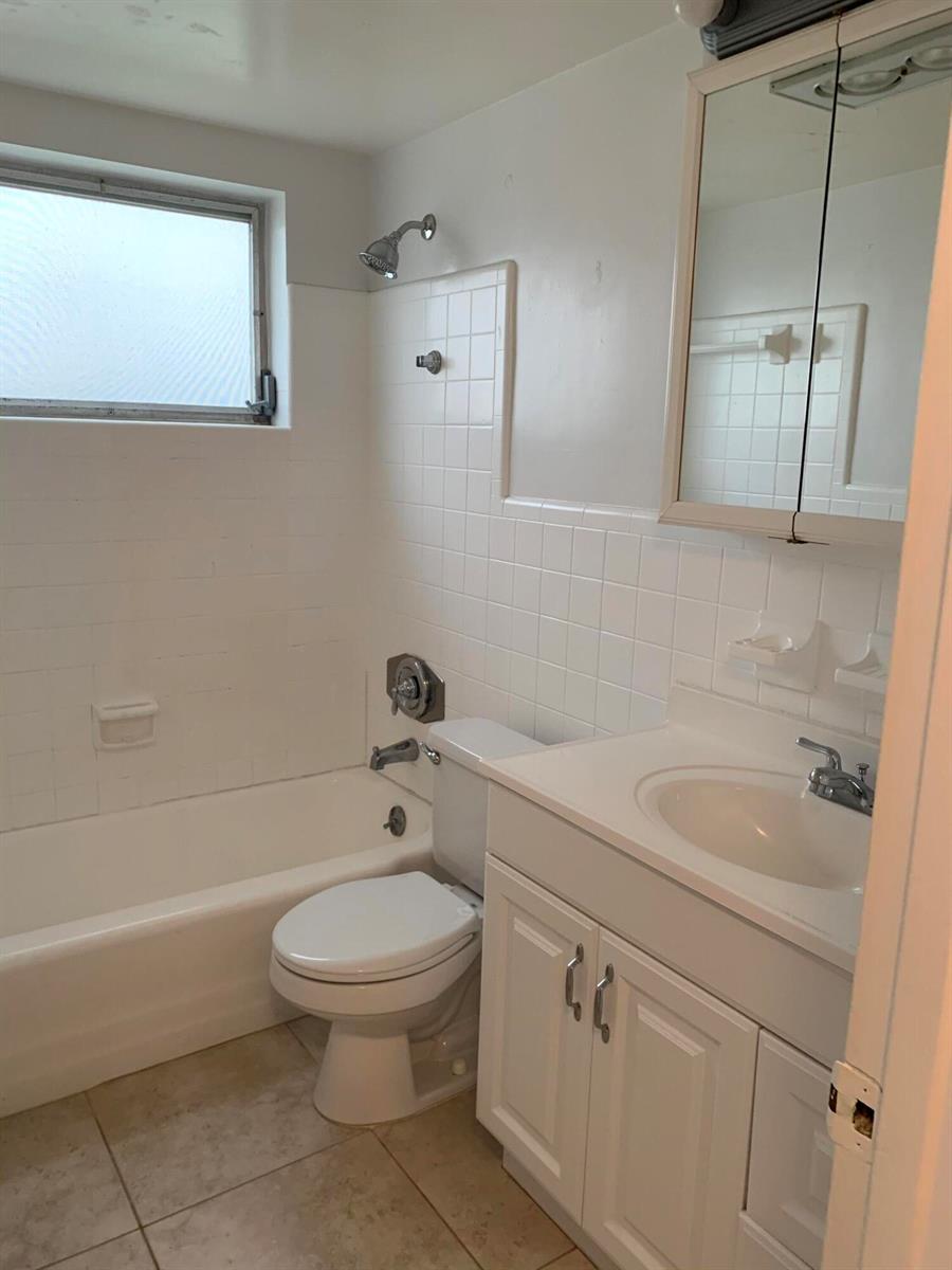   / 6 6390 sq. ft. $ 2026-01-19 0 foto