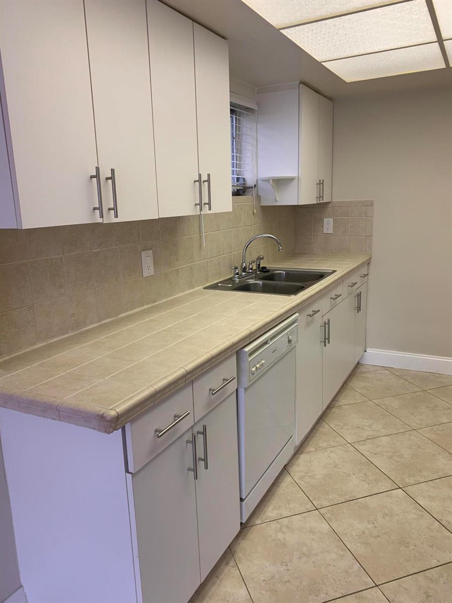   / 6 6390 sq. ft. $ 2026-01-19 0 foto