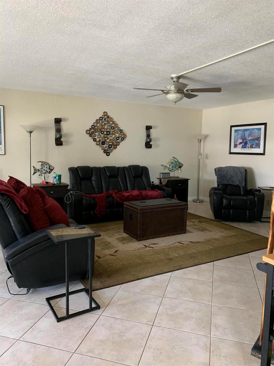   / 6 6390 sq. ft. $ 2026-01-19 0 foto