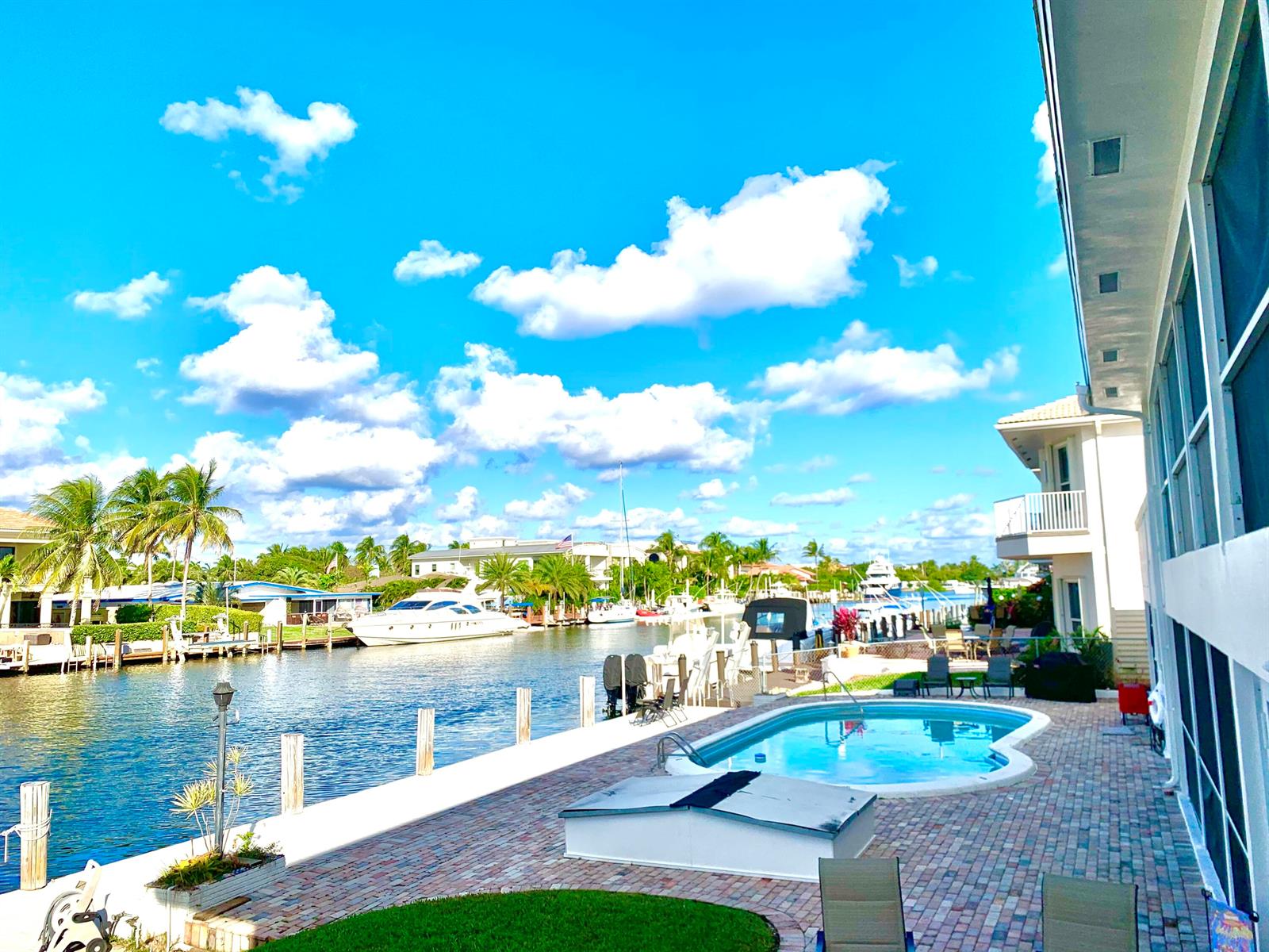   / 6 6390 sq. ft. $ 2026-01-19 0 foto