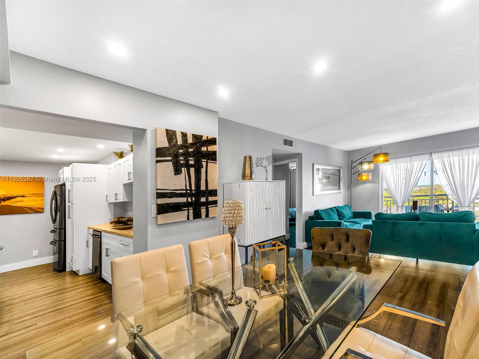 907 3 / 2 1714 sq. ft. $ 2025-10-30 0 Photo