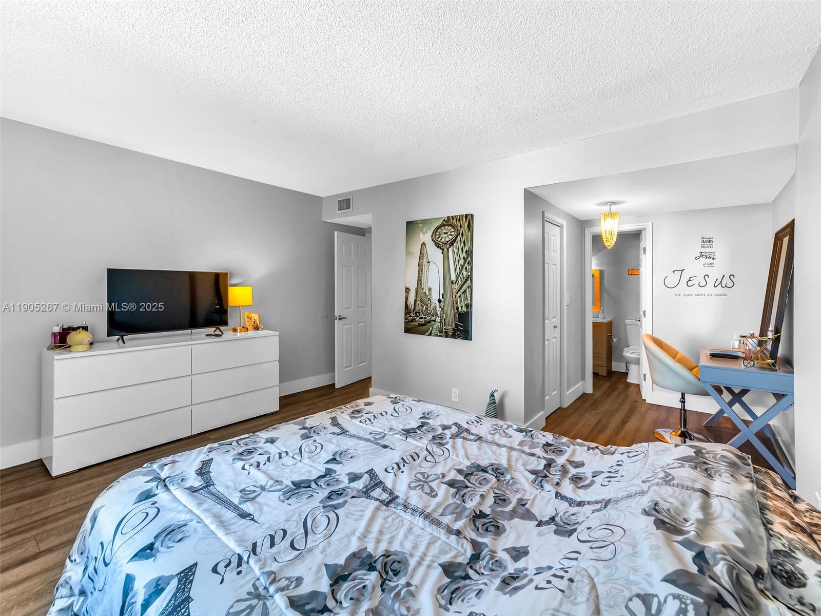 907 3 / 2 1714 sq. ft. $ 2025-10-30 0 Photo