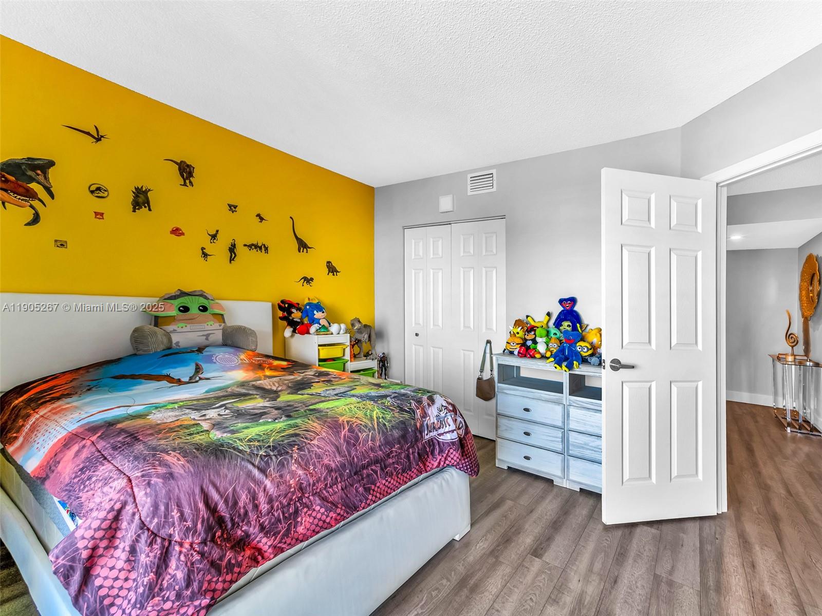 907 3 / 2 1714 sq. ft. $ 2025-10-30 0 Photo