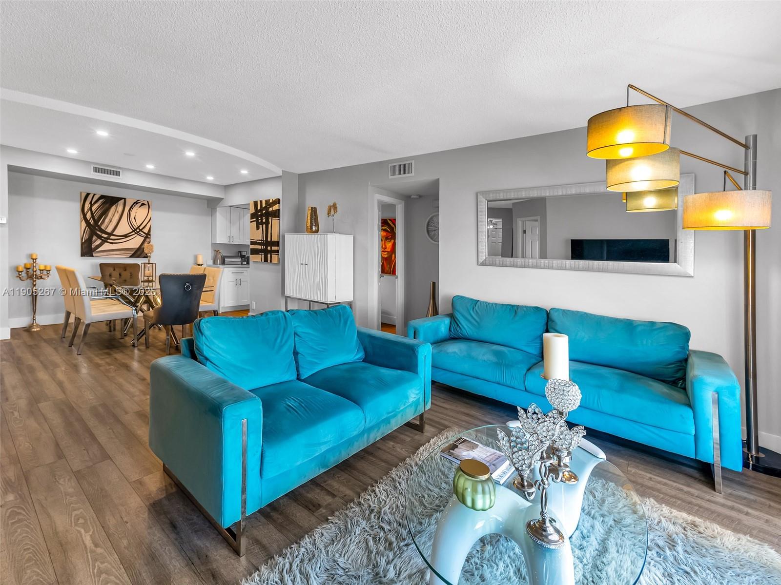 907 3 / 2 1714 sq. ft. $ 2025-10-30 0 Photo