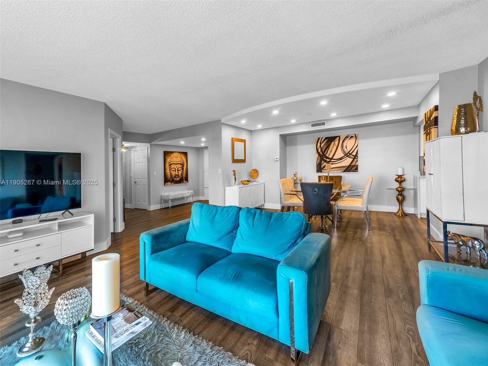 907 3 / 2 1714 sq. ft. $ 2025-10-30 0 Photo