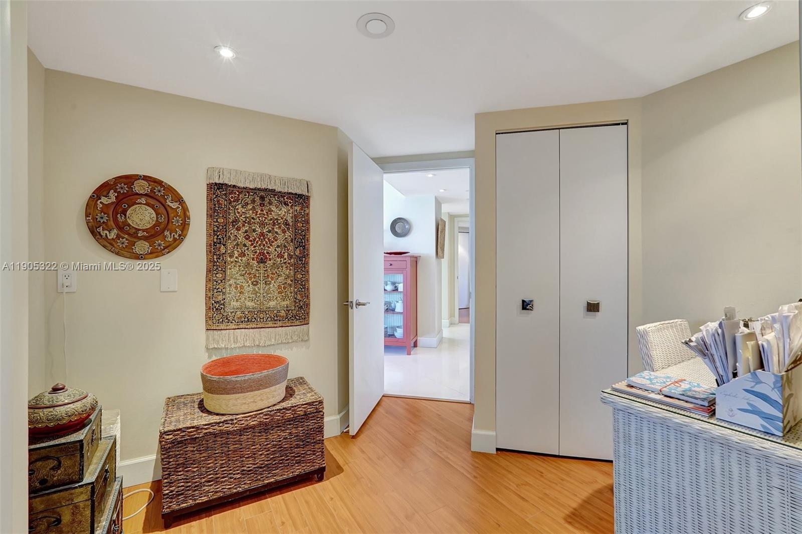 See details 2004 3 / 3 1950 sq. ft. $ 2025-10-30 0 Photo