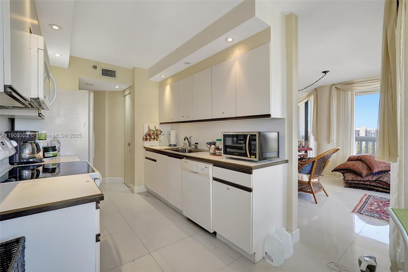 See details 2004 3 / 3 1950 sq. ft. $ 2025-10-30 0 Photo