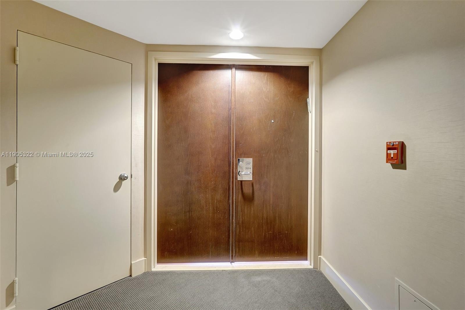 See details 2004 3 / 3 1950 sq. ft. $ 2025-10-30 0 Photo