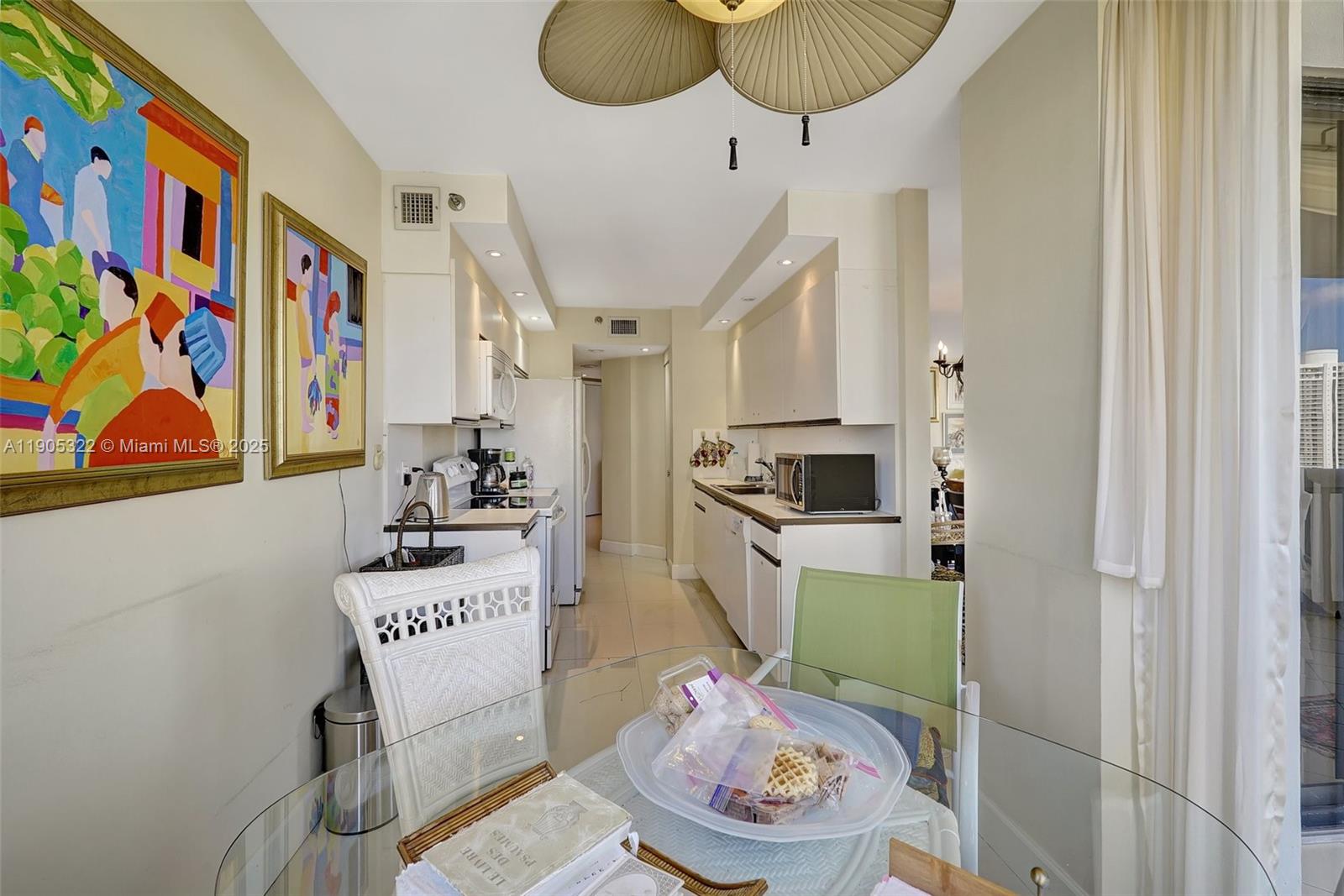 See details 2004 3 / 3 1950 sq. ft. $ 2025-10-30 0 Photo