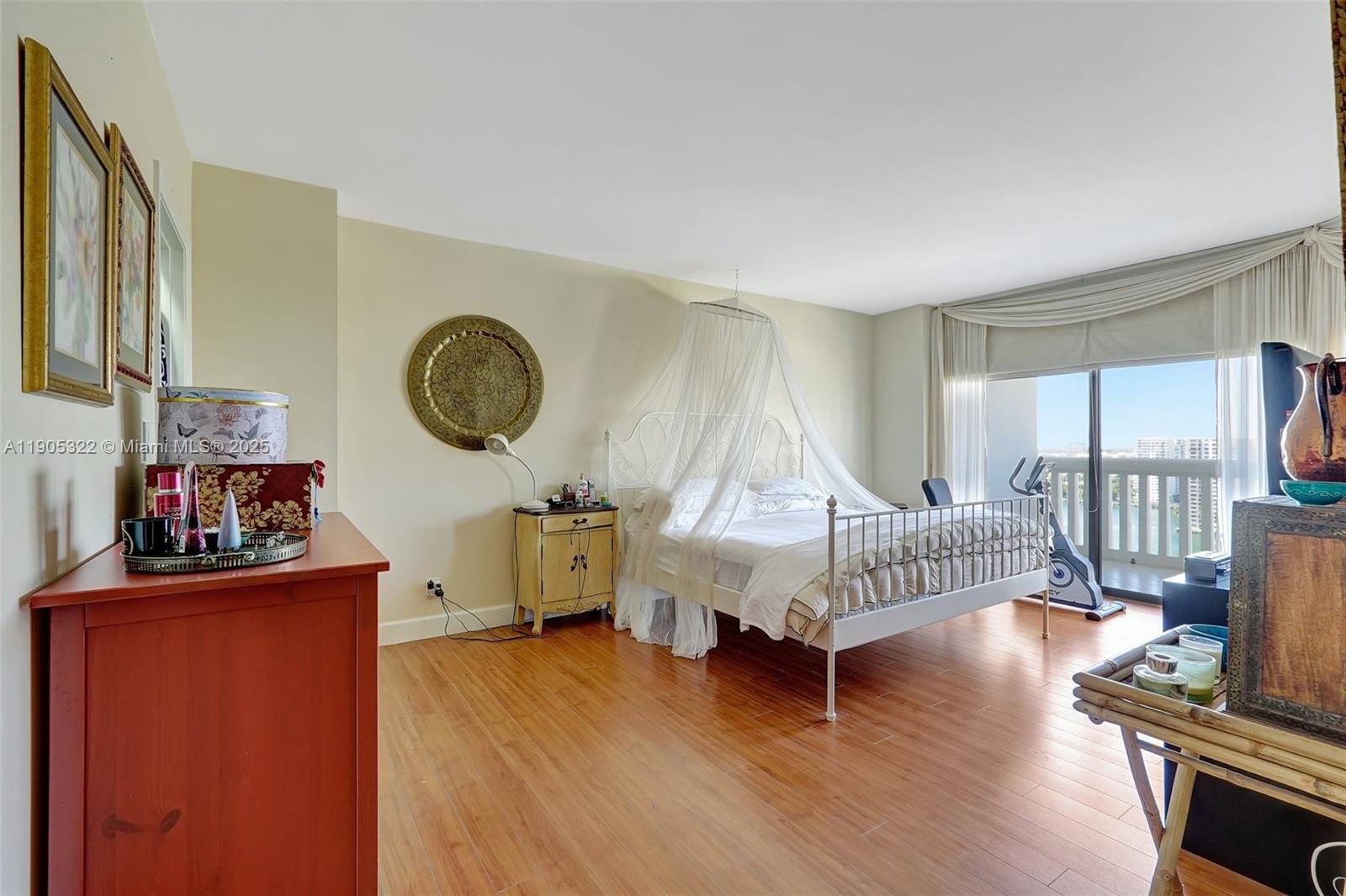 See details 2004 3 / 3 1950 sq. ft. $ 2025-10-30 0 Photo