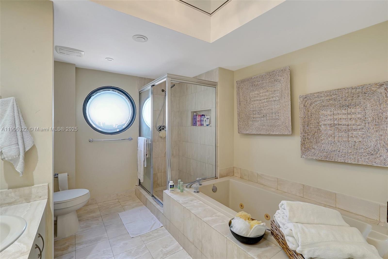 See details 2004 3 / 3 1950 sq. ft. $ 2025-10-30 0 Photo