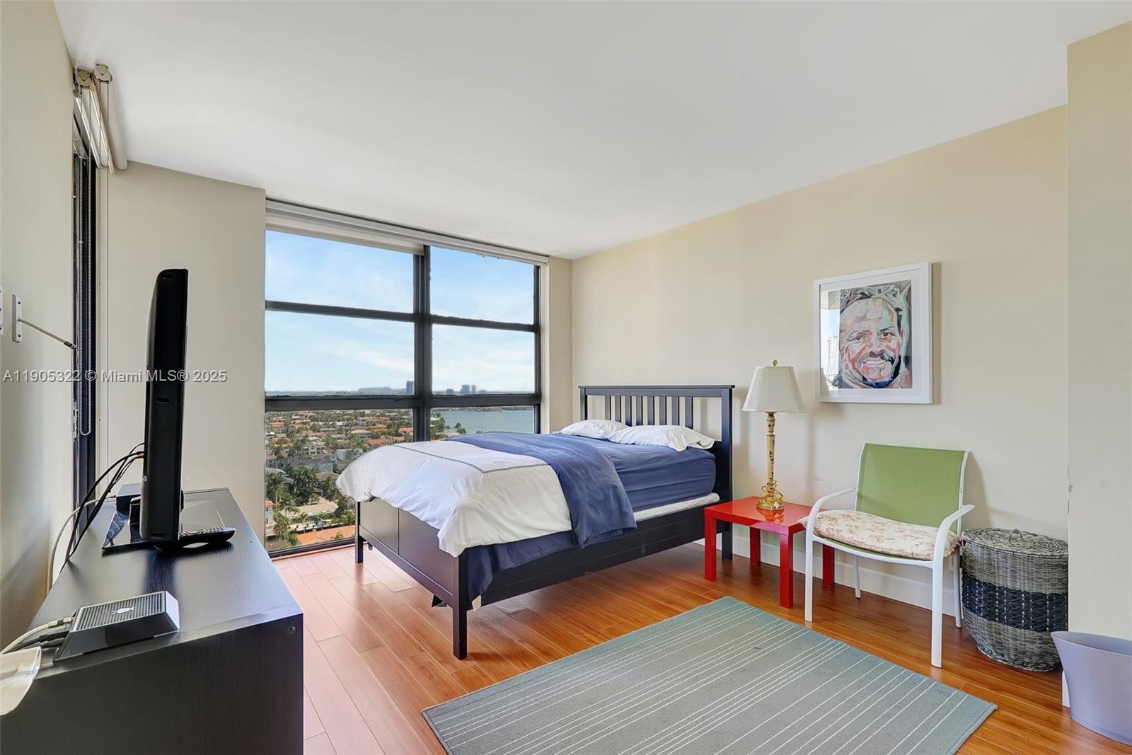 See details 2004 3 / 3 1950 sq. ft. $ 2025-10-30 0 Photo