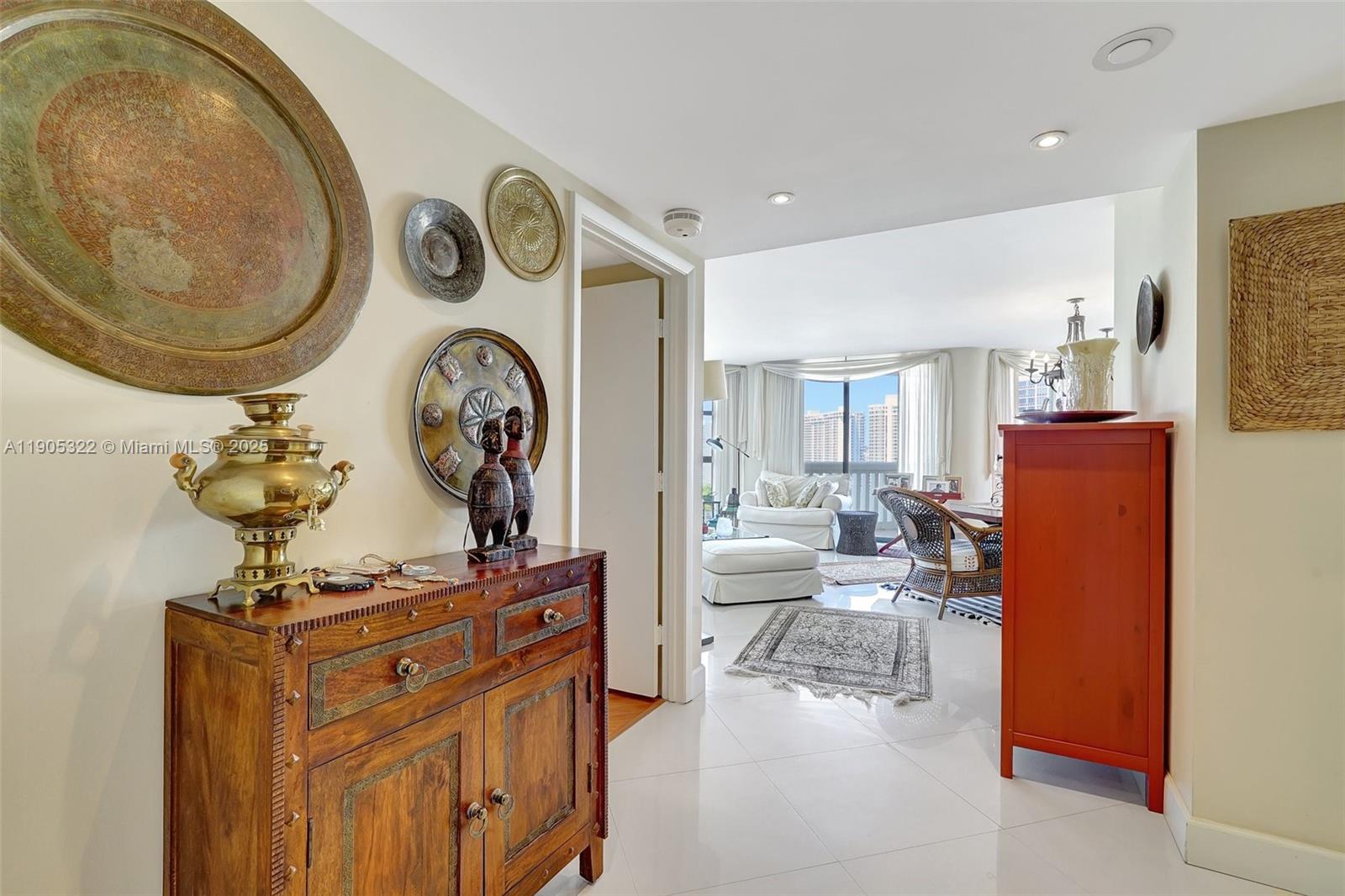 See details 2004 3 / 3 1950 sq. ft. $ 2025-10-30 0 Photo