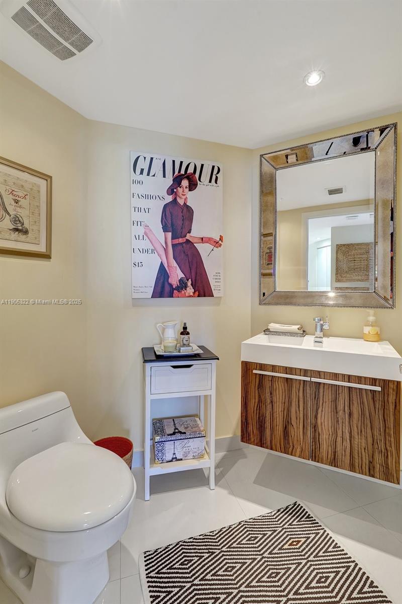 See details 2004 3 / 3 1950 sq. ft. $ 2025-10-30 0 Photo