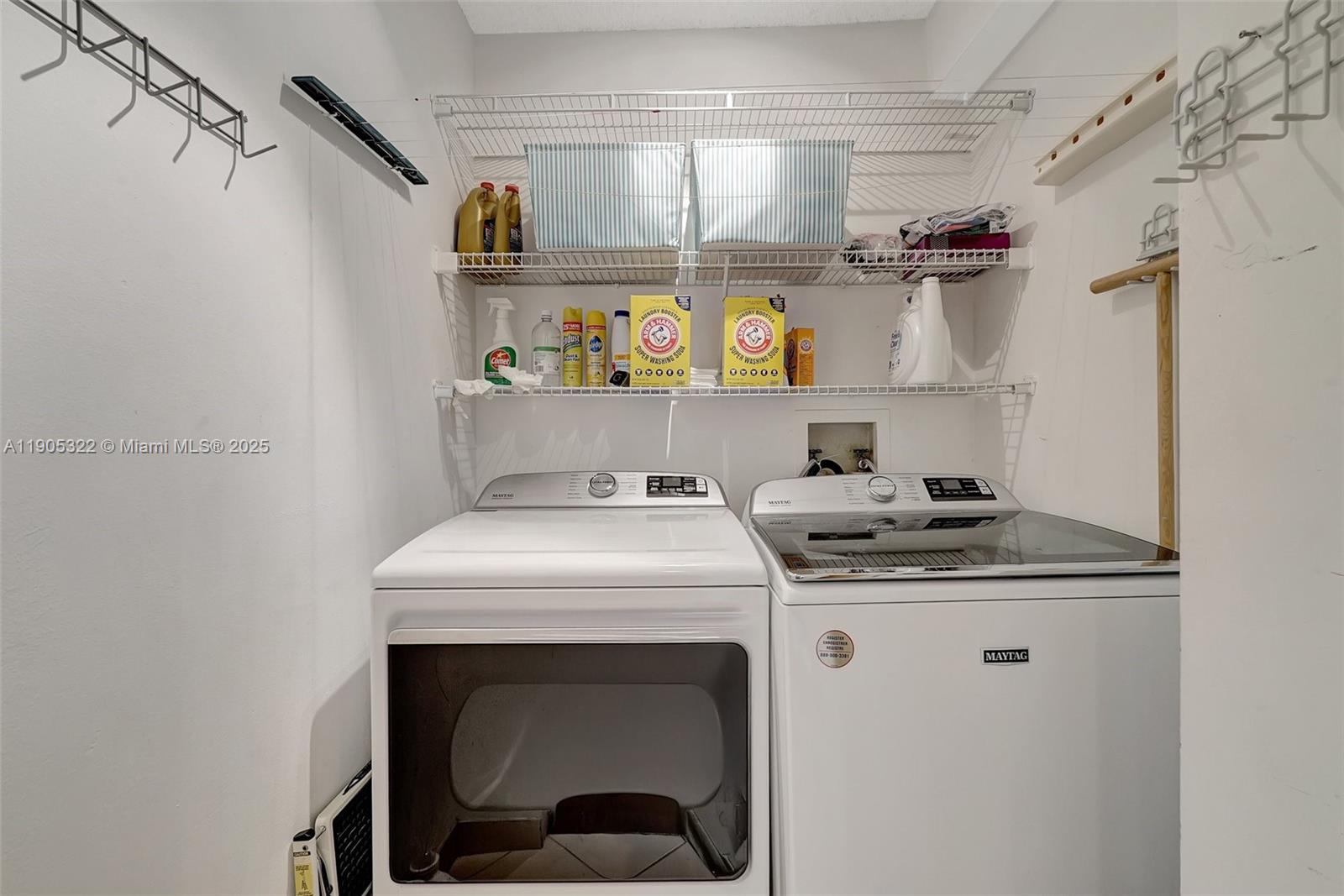 See details 2004 3 / 3 1950 sq. ft. $ 2025-10-30 0 Photo