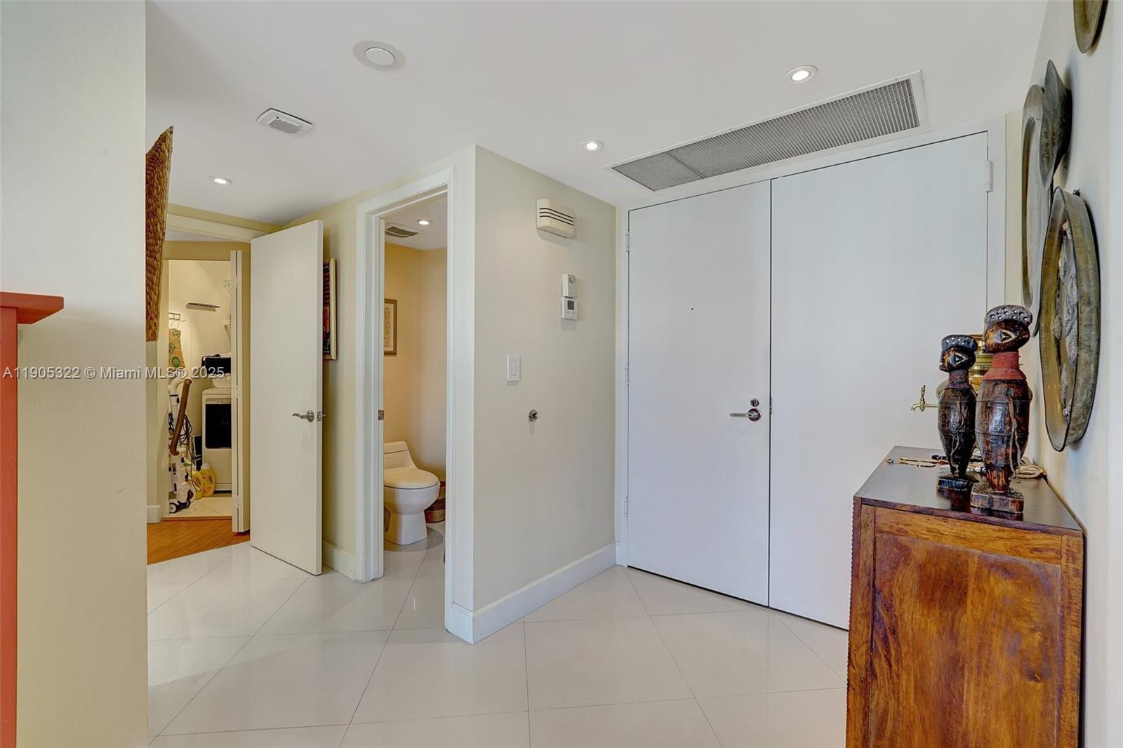 See details 2004 3 / 3 1950 sq. ft. $ 2025-10-30 0 Photo