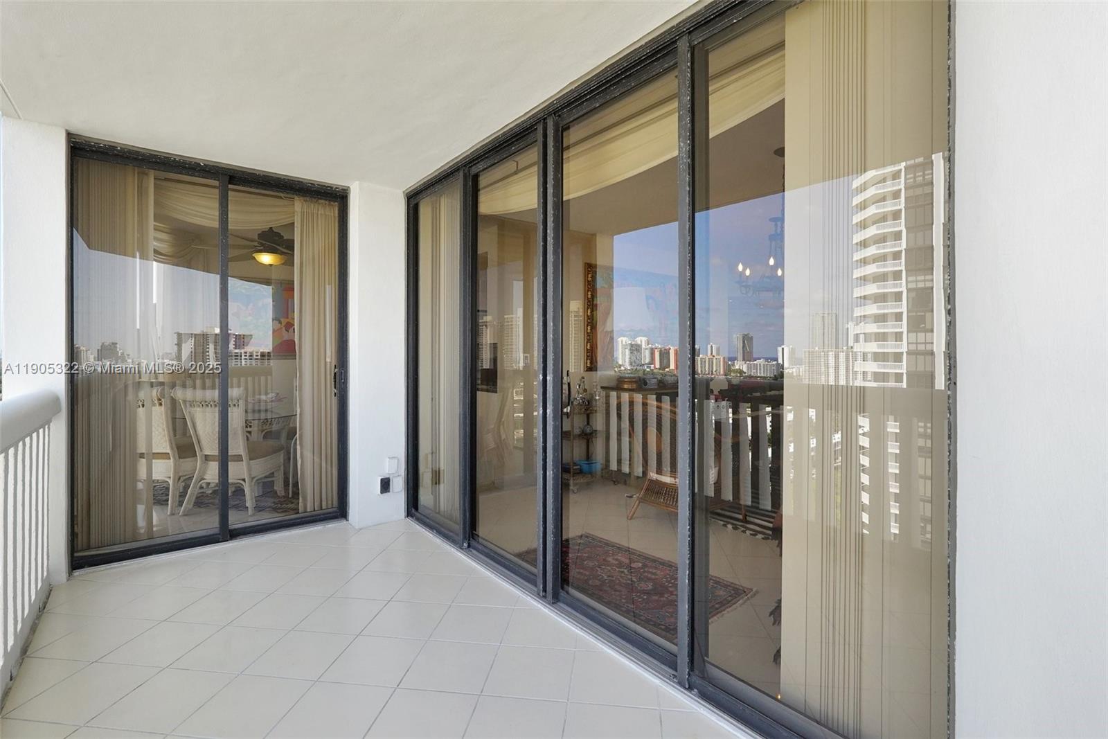 See details 2004 3 / 3 1950 sq. ft. $ 2025-10-30 0 Photo