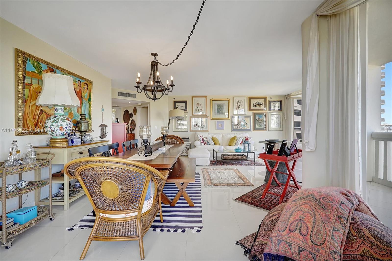 See details 2004 3 / 3 1950 sq. ft. $ 2025-10-30 0 Photo