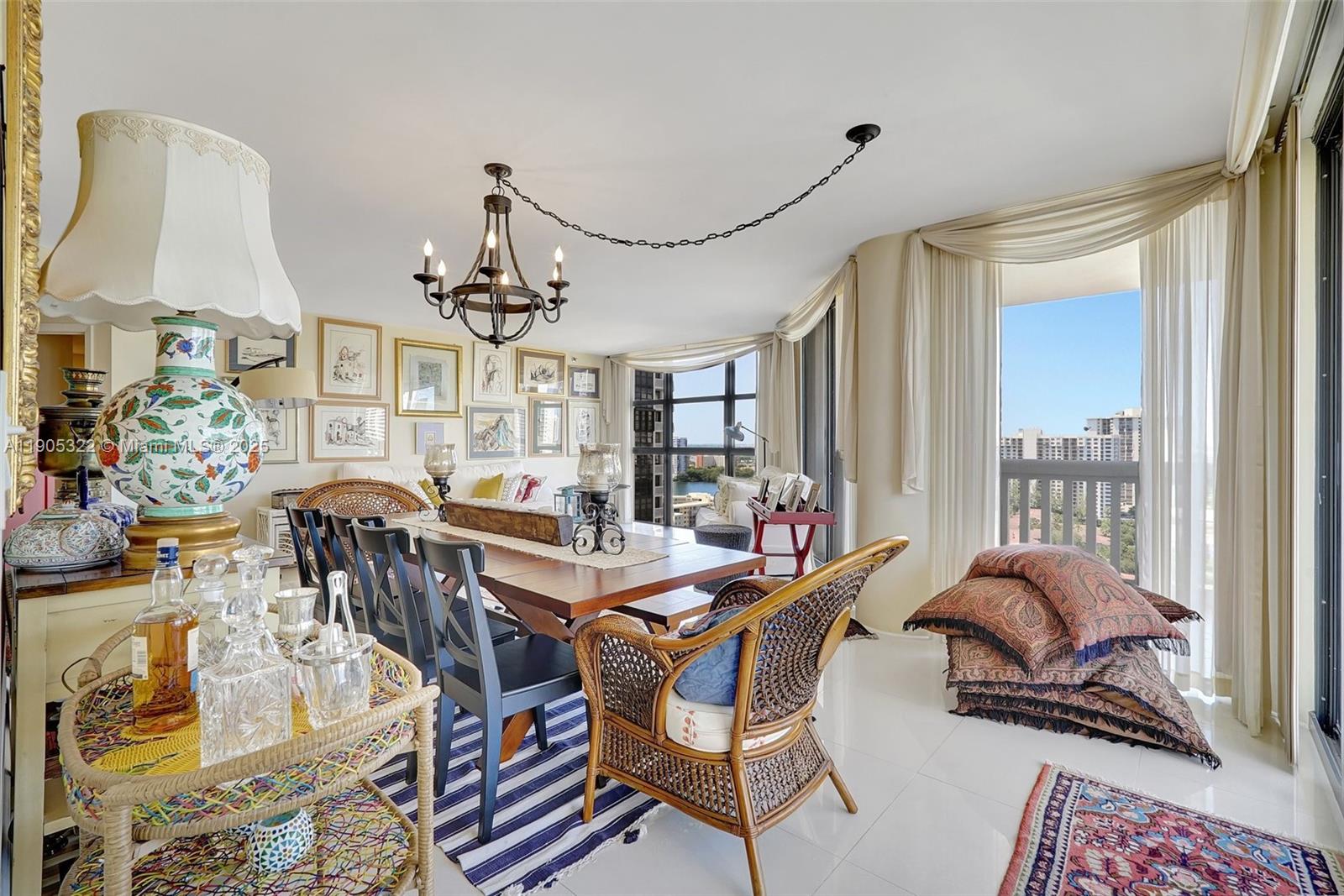 See details 2004 3 / 3 1950 sq. ft. $ 2025-10-30 0 Photo