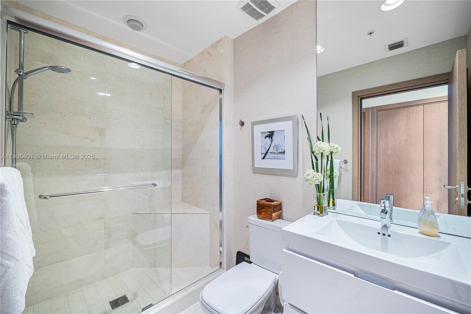 Photo of 17301 BISCAYNE BLVD #PH6, North Miami Beach, Florida, 33160 - BATHROOM NO. 3