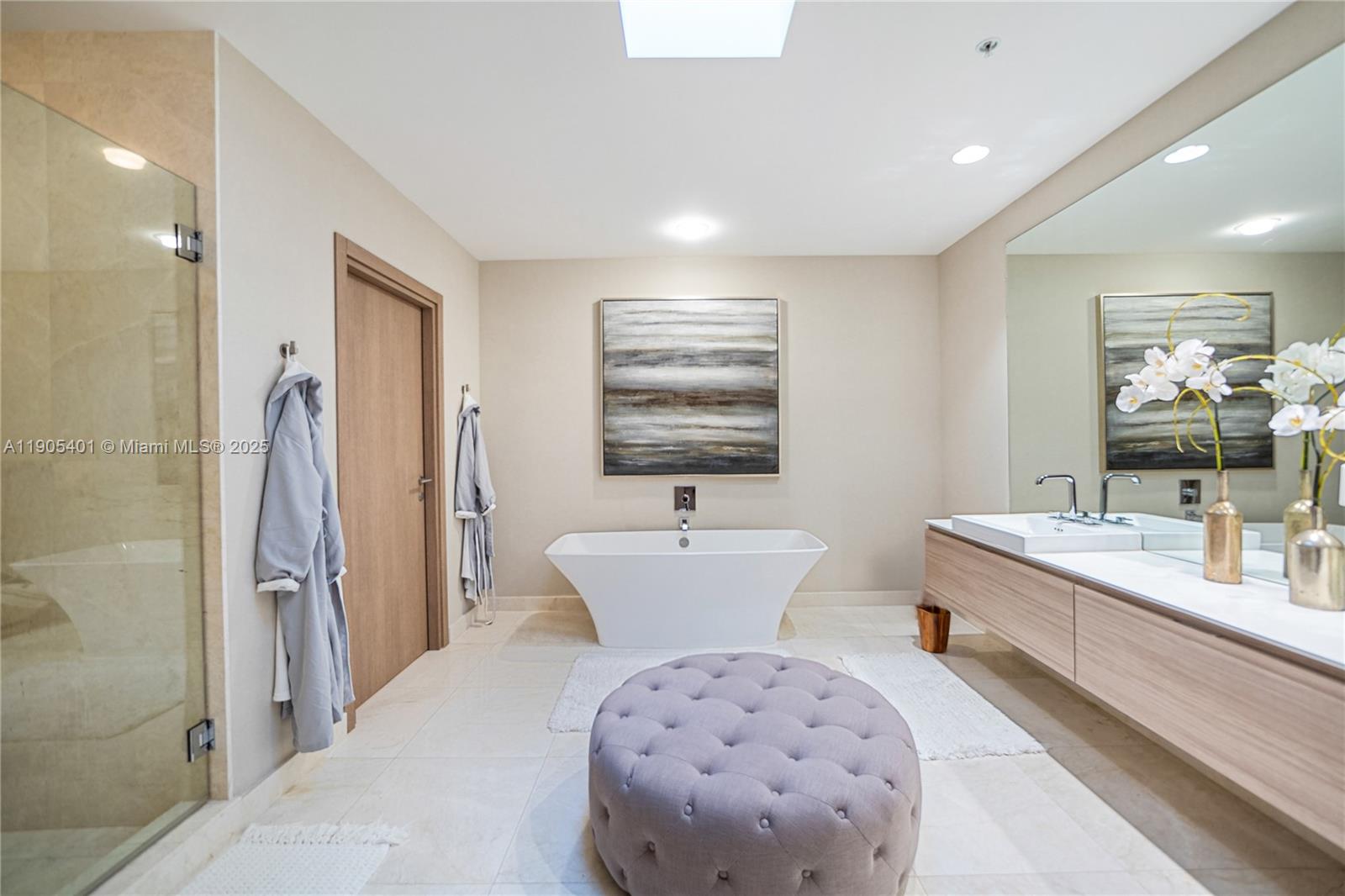 Photo of 17301 BISCAYNE BLVD #PH6, North Miami Beach, Florida, 33160 - MASTER BATH