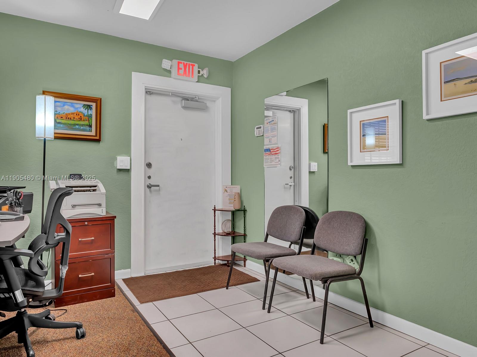 Подробнее   /   кв.футов $ 2025-10-30 0 Фото