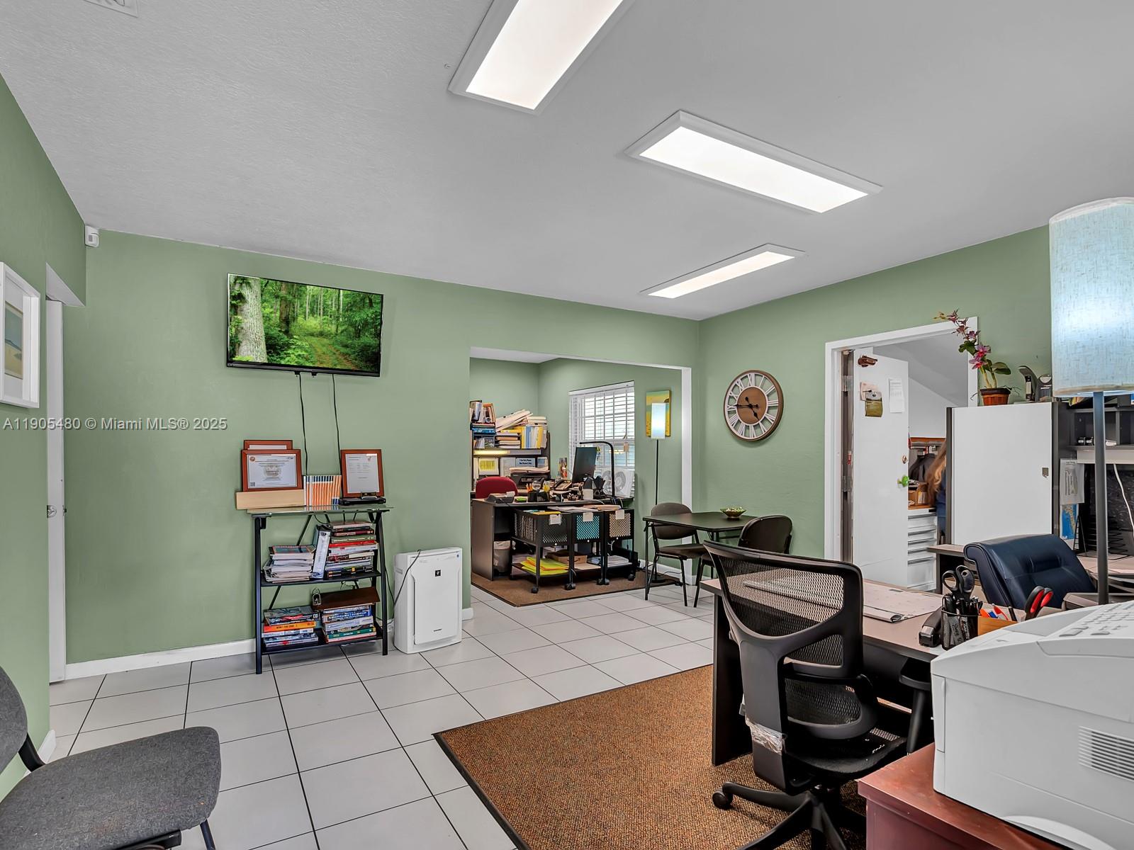 Подробнее   /   кв.футов $ 2025-10-30 0 Фото