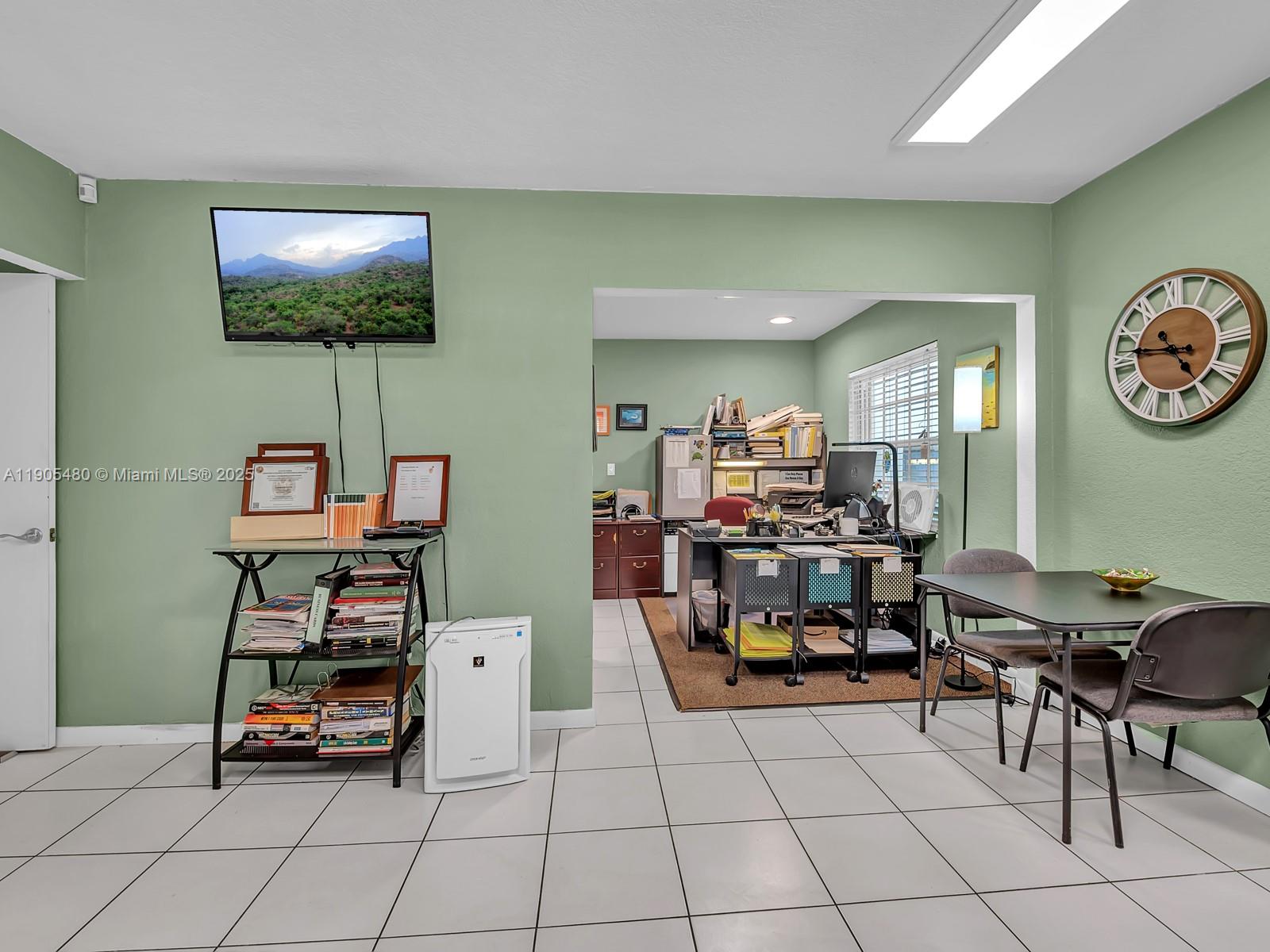 Подробнее   /   кв.футов $ 2025-10-30 0 Фото