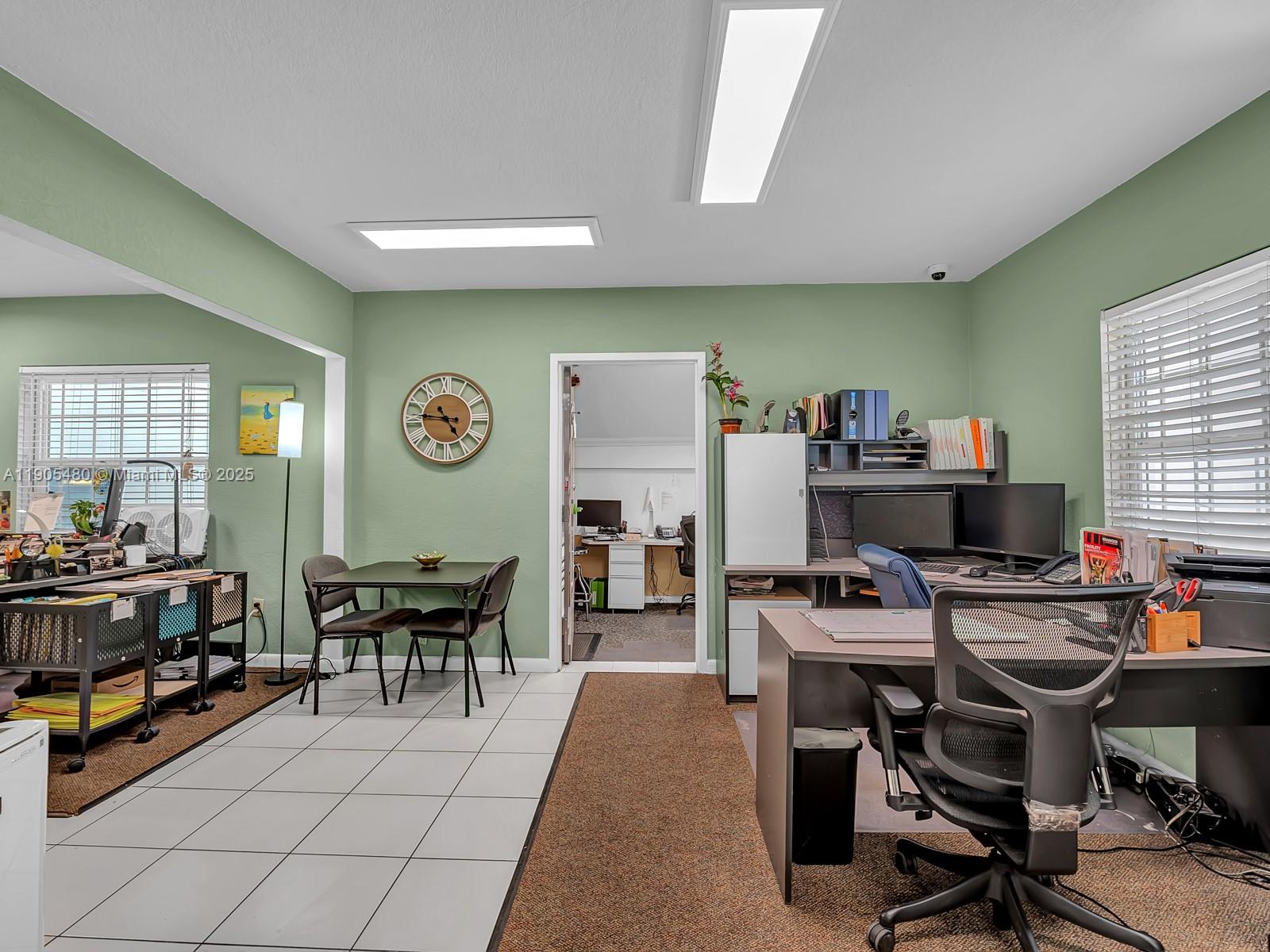 Подробнее   /   кв.футов $ 2025-10-30 0 Фото