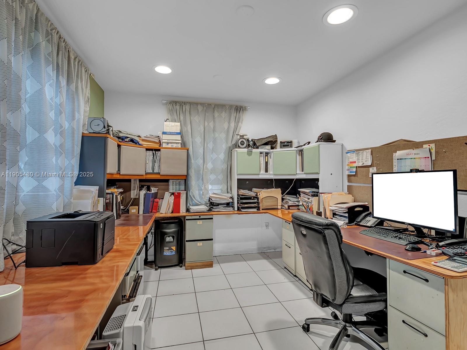 Подробнее   /   кв.футов $ 2025-10-30 0 Фото