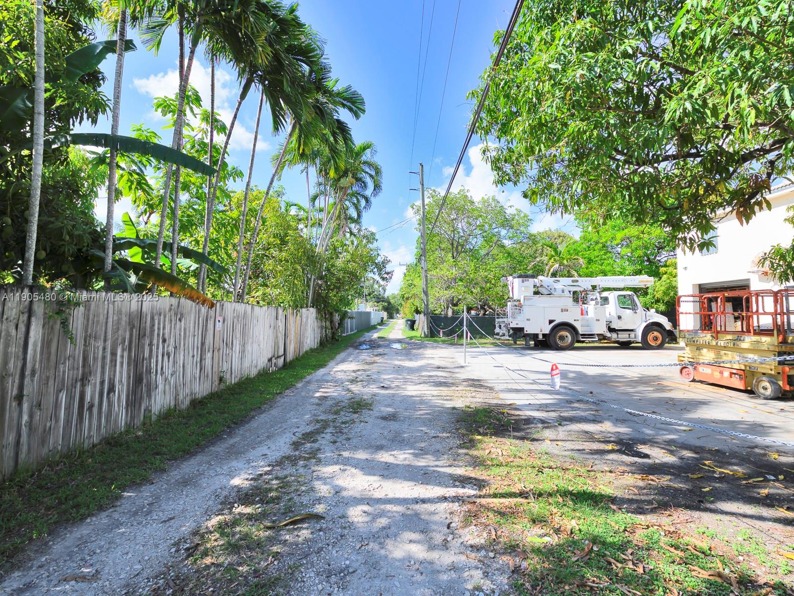 Подробнее   /   кв.футов $ 2025-10-30 0 Фото