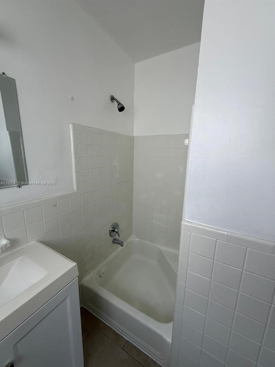 Подробнее / кв.футов $ 2025-10-30 0 Фото