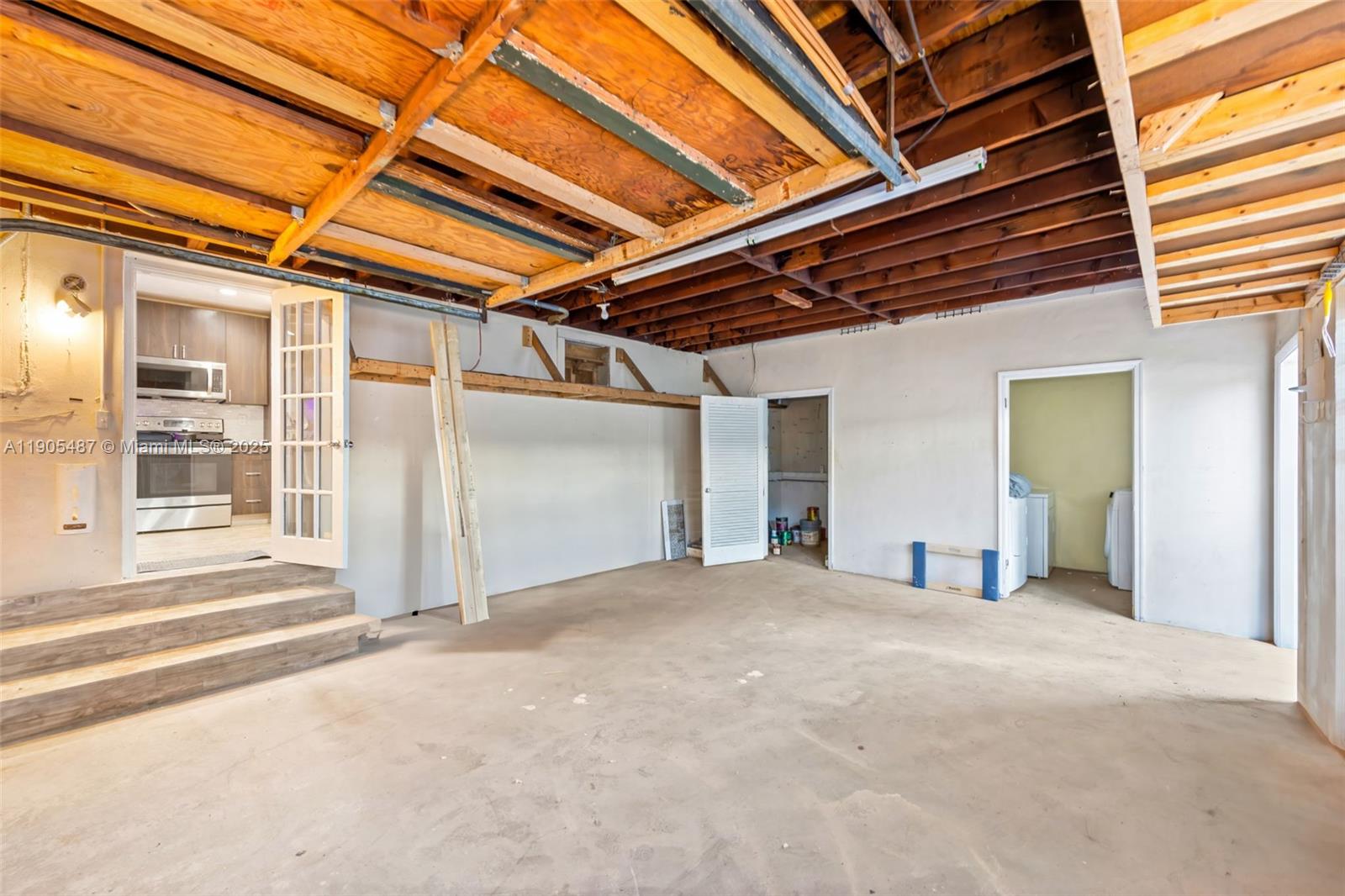 See details 23 2 / 2 2280 sq. ft. $ 2025-10-30 0 Photo