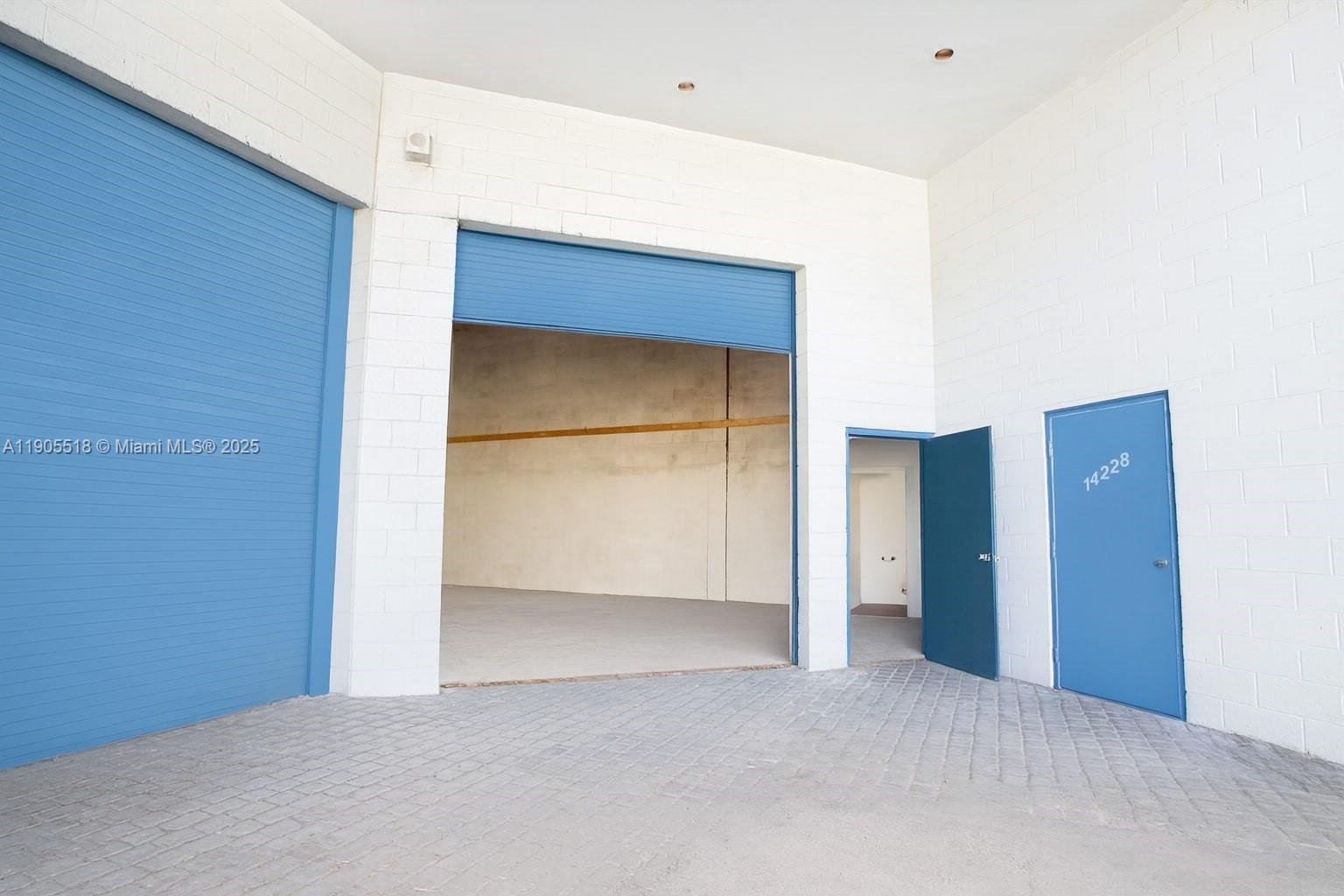   /   sq. ft. $ 2025-10-30 0 Photo