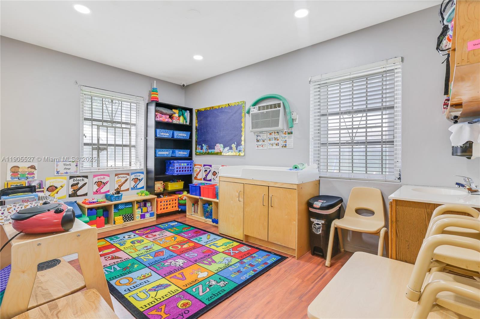   /   sq. ft. $ 2025-10-30 0 Photo