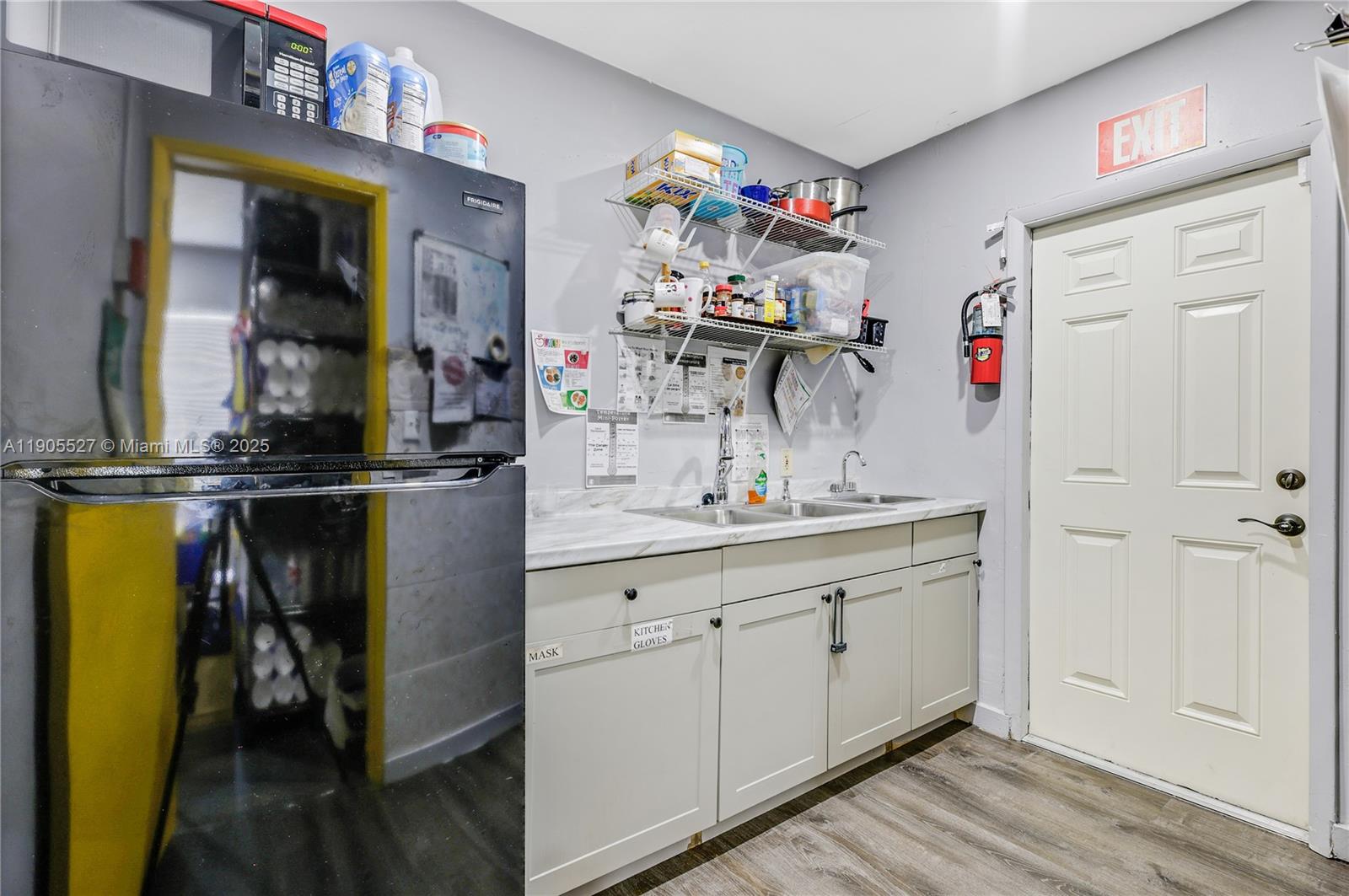   /   sq. ft. $ 2025-10-30 0 Photo