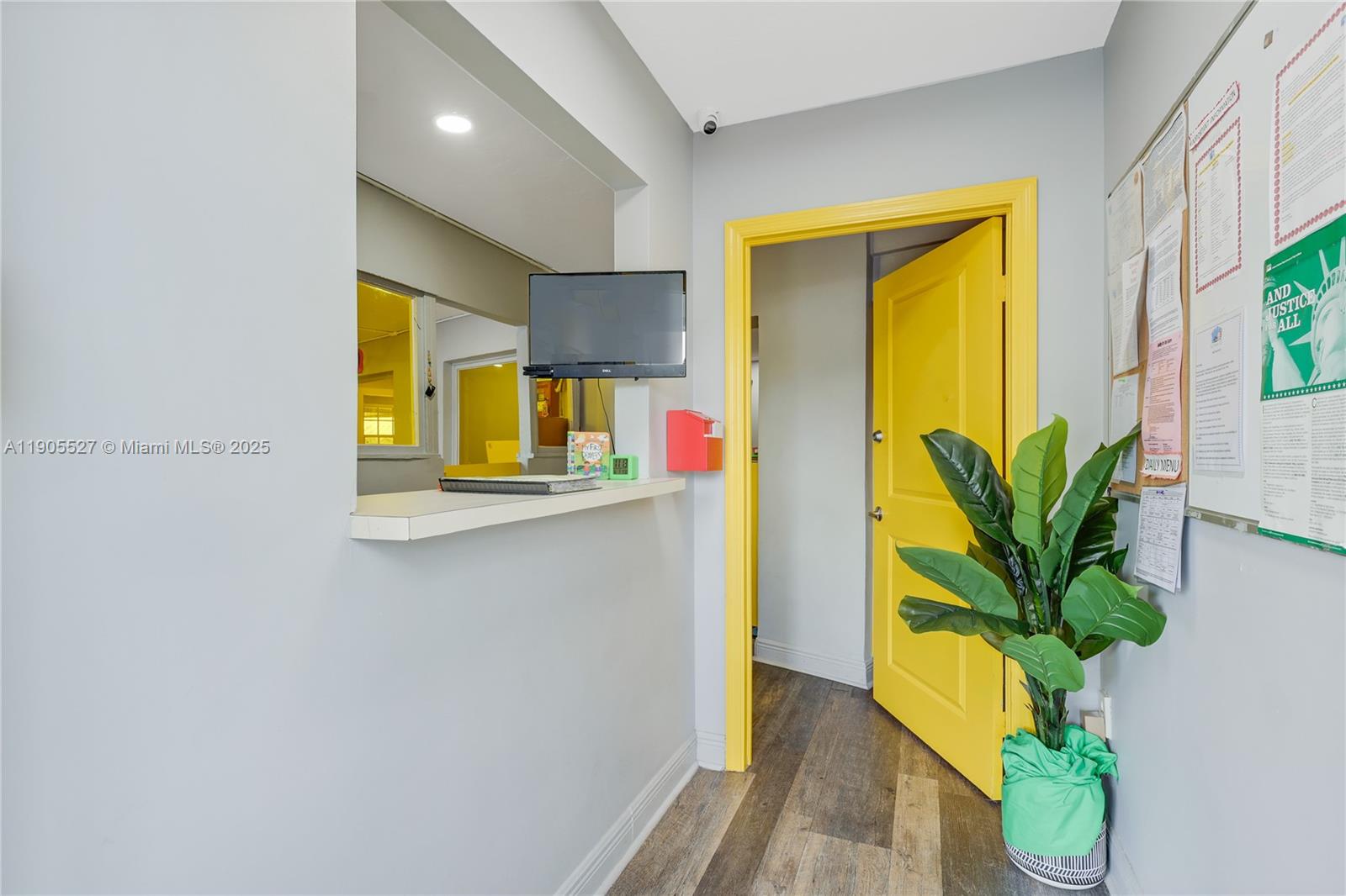   /   sq. ft. $ 2025-10-30 0 Photo