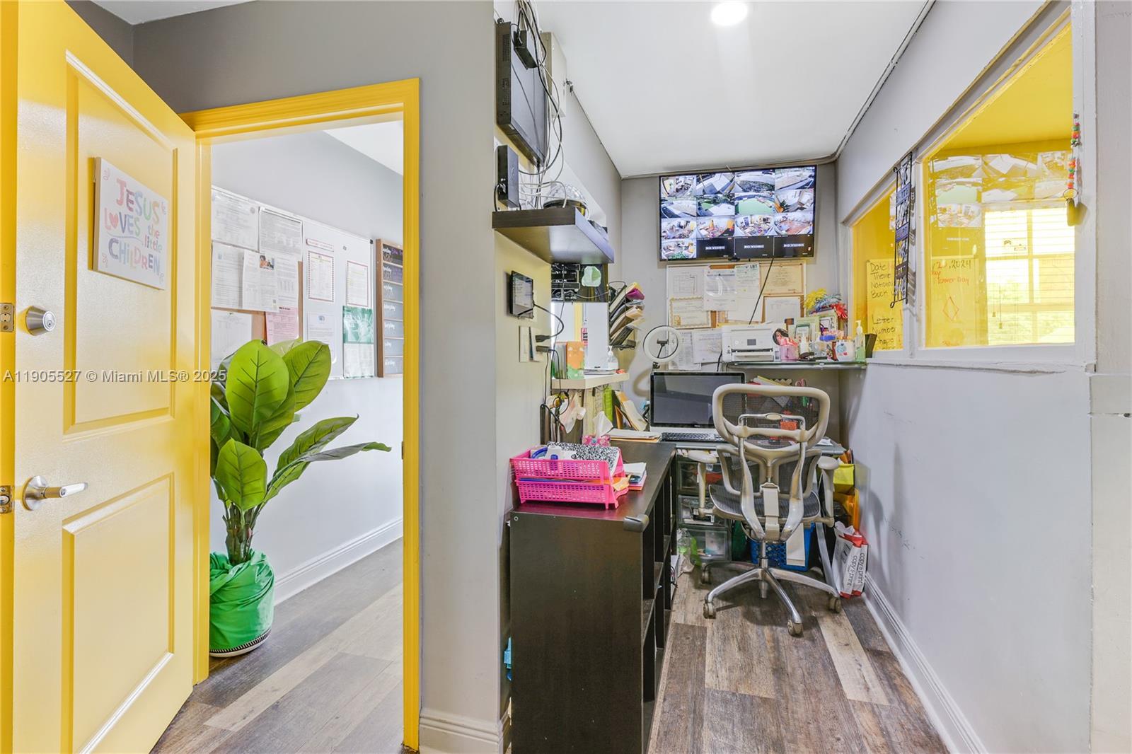   /   sq. ft. $ 2025-10-30 0 Photo